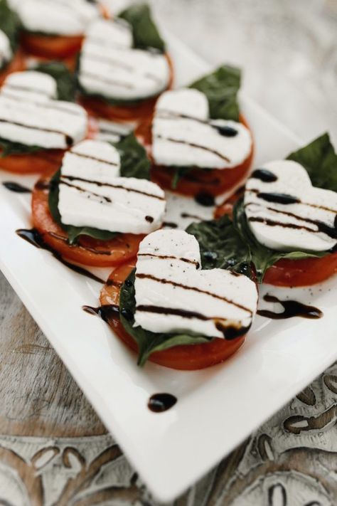 Caprese Has My Heart – Valentine’s Day Appetizer | Valentines day food ideas | valentines day food appetizer | at home valentines day ideas | at home valentines day food | caprese salad recipe | heart shaped food ideas | heart shaped food dinner | valentines day party appetizer | caprese appetizer valentines | KBStyled #valentinesday #capresesalad Heart Salad, Valentines Party Food, Decorações Com Comidas, Charcuterie Inspiration, Valentine Dinner, Valentines Day Food, Think Food, Valentines Food, Snacks Für Party