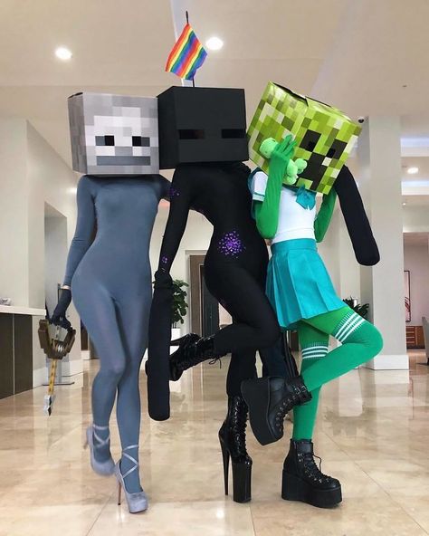 Enderman (Minecraft) Minecraft Cosplay, Minecraft Costumes, Halloween Parejas, Funny Cosplay, Idee Cosplay, Lego Minecraft, Minecraft Memes, Halloween Inspo, Disfraces Halloween