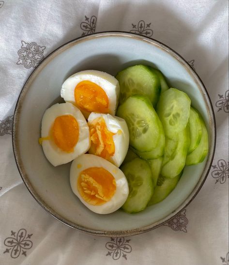 Wl Breakfast, Boiled Eggs Breakfast, Yummy Aesthetic, Food Calorie Chart, Aesthetic Breakfast, Eggs Breakfast, Pasti Sani, Healthy Food Dishes, Healthy Food Inspiration