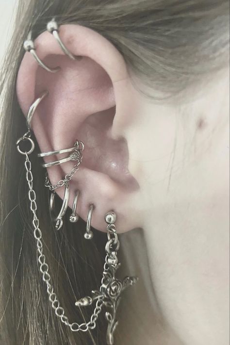 Ear Piercing Both Sides, Face Peircings Name, Bunch Of Ear Piercings, Full Ear Piercing Ideas, Alternative Ear Piercings, Alt Piercings Ear, Full Pierced Ear, Ear Piercings Aesthetic Grunge, Ear Piercings Punk