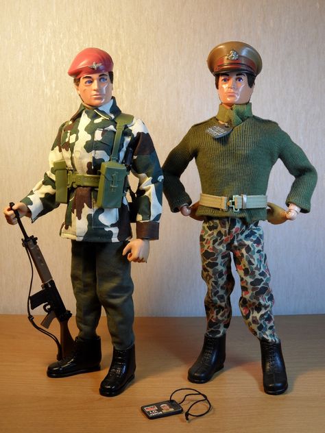Vintage Action Man figures from Palitoy. From the left, Paratrooper and Talking Commander. Vintage Toys 1970s, Gi Joe Vehicles, 1980s Nostalgia, 70s Toys, Super Adventure, Old School Toys, Action Man, Ralph Mcquarrie, Military Action Figures