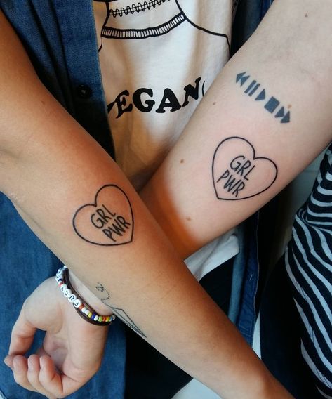 Girl power heart matching friends tattoos 🍉Lara Simonetta 🍉 on Instagram: “GRL PWR to start this rainy Saturday , have a nice weekend everyone 👯👯 @parlourtattoo . . . . . #tattoolife #tattoolifestyle #ink #inked…” Lover Girl Tattoo, Grl Pwr Tattoo, Friends Tattoos, Matching Friends, Gang Tattoos, Matching Friend Tattoos, Feminist Tattoo, Girl Power Tattoo, Power Tattoo