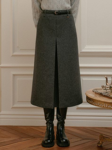 Straight Skirt Outfits, Wool Skirt Outfit, Front Tuck, Black Tube, Cross Section, Winter Skirt, Wool Skirt, W Concept, Neutral Outfit
