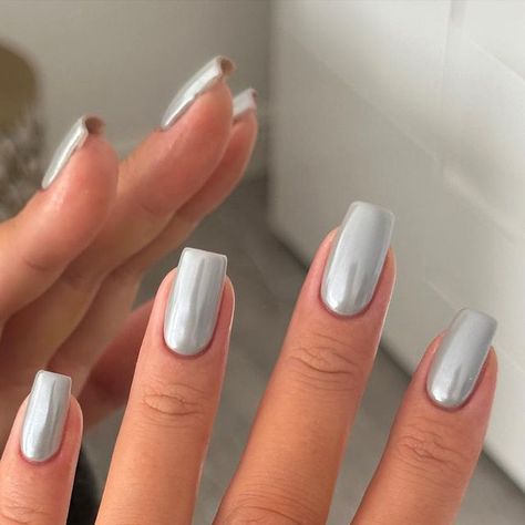 Gray White Chrome Nails, Nail Grey Design, Gray Nails With Chrome, Grey Crome Nails, Grey Blue Chrome Nails, Light Gray Chrome Nails, Grey Nails Chrome, Chrome Grey Nails, Chrome Nails Gray