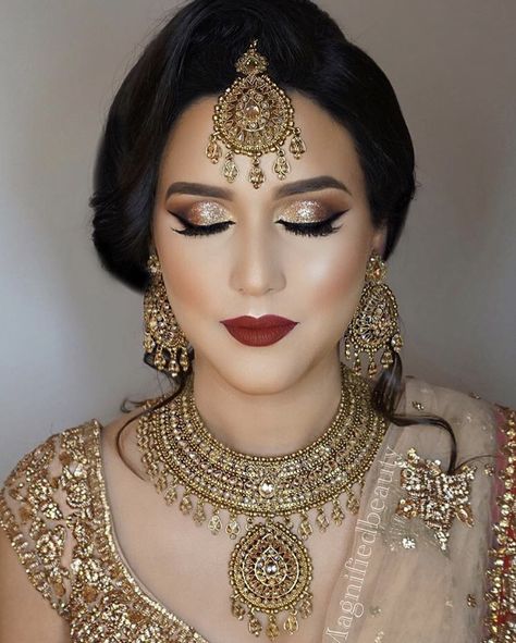 Retro Wedding Makeup, Desi Bridal Makeup, Indian Eye Makeup, Bridal Makeup Indian, Latest Bridal Makeup, Pakistani Makeup, Bollywood Makeup, Indian Wedding Makeup, Asian Bridal Makeup