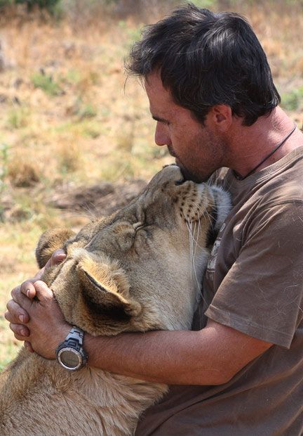 Lion Whisperer, Gato Grande, Animal Behaviorist, Kevin Richardson, Lion Love, White Lion, Animals Friendship, Beautiful Cats, Animals Friends