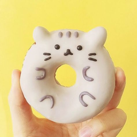 Pusheen The Cat Donut. Pusheen Cakes, Pusheen Birthday, Cat Donut, Kawaii Dessert, Cute Donuts, Cute Baking, Cat Cake, Delicious Donuts, Mini Donuts