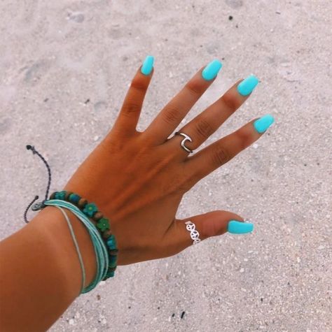 Square Simple Nails Acrylic, Pretty Nails For The Beach, Spring Break Vacation Nails, Acrylic Nail Colors Summer, Nails Ideas For The Beach, Vsco Nails Acrylic Summer, Preppy Nails Short Easy, Bright Blue And Pink Nails, Pretty Acrylic Nails Summer Simple
