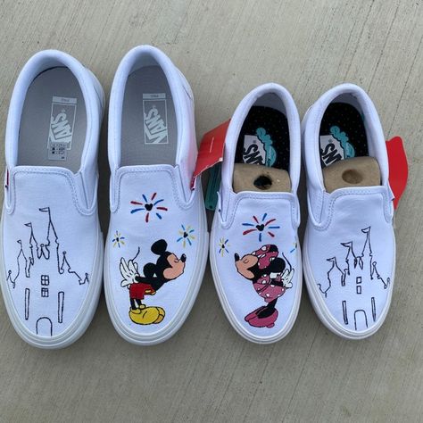 Diy Disney Shoes, Painted Slip On Vans, Disney Painted Shoes, Diy Girl Gifts, Mickey Mouse Shoes, Mickey Mouse Outfit, Painted Shoes Diy, Shoe Makeover, Cute Disney Outfits