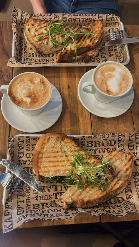 Coffee And Sandwich Aesthetic, Aesthetic Brunch Food, Modern Coffee Shop Aesthetic, Coffee Shop Lunch Ideas, Cafe Lunch Aesthetic, Cafe Food Presentation, Coffee Shop Sandwiches, Small Cafe Menu Ideas, Cafe Sandwich Ideas Coffee Shop