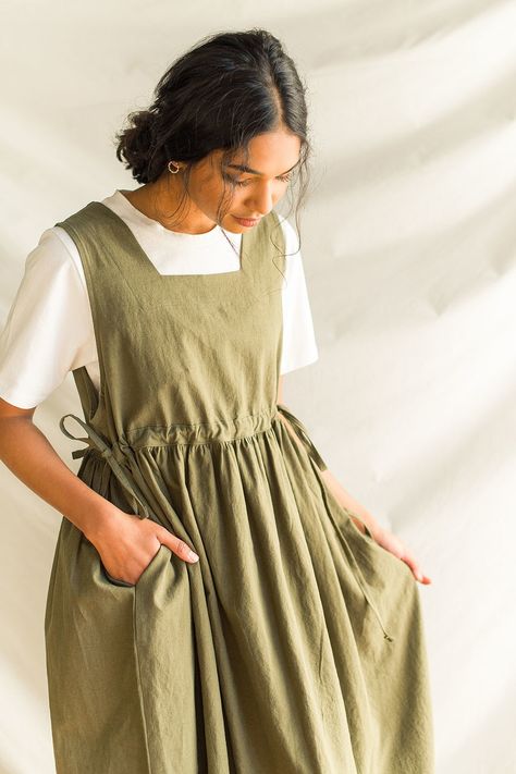 Aesthetic Modest Dresses, Bedsheet Dress Diy, Pretty Modest Outfits, Side Tie Dress, Adjustable Dress, Earthy Outfits, Ribbon Dress, Mode Boho, Dress Beige