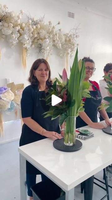 30K views · 1K likes | MELBOURNE FLORISTRY SCHOOL on Instagram: "Always pretty in Pink 🩷Tall Flowers in a Vase" Flower Arrangement Tall Vase, Tall Flower Arrangements, Pink Flower Arrangements, Flowers In A Vase, Flower Vase Arrangements, Tall Flowers, Vase Arrangements, Tall Vases, Flower Vases