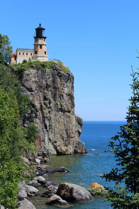 The North Shore is one of the most beautiful things that you will ever see. Split Rock Lighthouse is the most photographed locations in the state. Find out how you can save a few dollars doing it! Canoes, Base Jumping, Split Rock Lighthouse, Split Rock, Minnesota Travel, Lighthouse Photos, Duluth Minnesota, Midwest Travel, House Photography