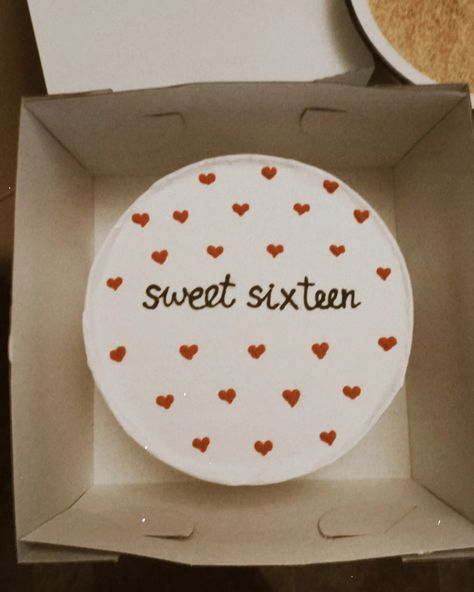 #sixteen #birthdaycake Simple Sweet Sixteen Cakes, Small Sweet 16 Birthday Cake Ideas, 15 Aesthetic Cake, Cake Ideas 16th Birthday Girl, Sweet 16 Cakes Small, Birthday Cake 16 Sweet Sixteen Simple, 16 Th Birthday Cake Sweet Sixteen, Sixteenth Birthday Cake Ideas, Birthday Cake For 16th Girl