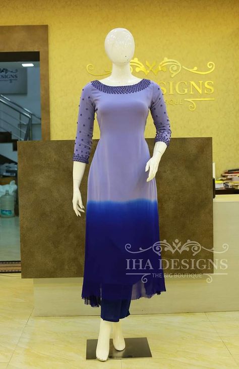 Haritha plese help me rate Iha Designs, Designs Kurti, Silk Kurti Designs, Designer Anarkali Dresses, Anarkali Dress Pattern, Long Dress Fashion, Simple Kurta Designs, Simple Kurti Designs, Long Kurti Designs