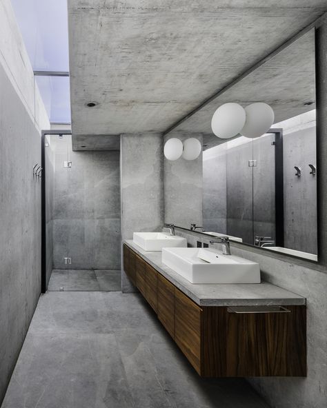 Photo 24 of 2415 in Best Bath Photos from A Monolithic, Concrete Trio Commands the Landscape Outside Mexico City - Dwell Concrete Tile Bathroom, Concrete Bathroom Ideas, Bathroom Concrete Floor, Concrete Bathroom Design, Skylight Bathroom, Cement Bathroom, Concrete Shower, Skylight Design, Modern Luxury Bathroom