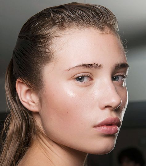 The Best No-Makeup Makeup Looks From Paris Fashion Week via @ByrdieBeautyUK Makeup No Makeup, No Makeup Look, Makeup 2017, Makeup Hacks Beauty Secrets, Glow Skin, No Makeup, Beauty Makeup Tips, Celebrity Makeup, Gorgeous Makeup