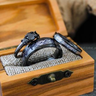 Httyd Inspired Wedding, Wedding Rings Groom And Bride, Viking Engagement Rings, Viking Wedding Ring Sets, House Of The Dragon Wedding, Httyd Wedding, Viking Wedding Ideas, Dark Wedding Rings, Vikings Wedding