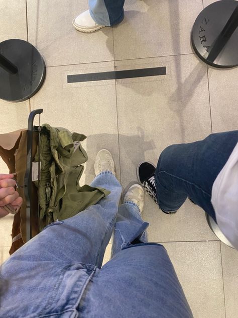 Mall Aesthetic Shopping With Boyfriend, Couples Shopping Mall Aesthetic, Couple Mall Aesthetic, Bestie Date Aesthetic, Shopping With Boyfriend Aesthetic, Mall Date Aesthetic Couple, Mall Couple Pictures, Shopping Date Aesthetic Couple, Study Date With Boyfriend