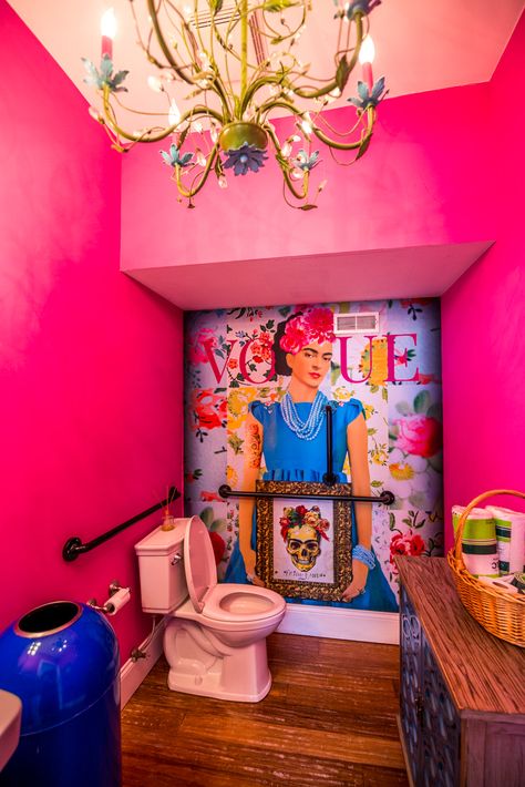 Restaurant Interior Design Creative, Mexican Bathroom Ideas, Taqueria Design, Mexican Restaurants Interior, Cantina Decor, Mexican Style Bathroom, Selfie Bathroom, Mexican Graphic Design, Pink Restaurant