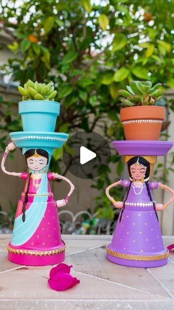 Diy Flower Pot Decor, Terracotta Pot Crafts For Kids, Flower Pot Decoration Ideas, Paint Bucket Planter Diy, Painted Pots For Plants, Clay Pot Ideas Diy Projects, Ideas For Garden Decorating, Diy Clay Pot Crafts, Outside Diy Decor