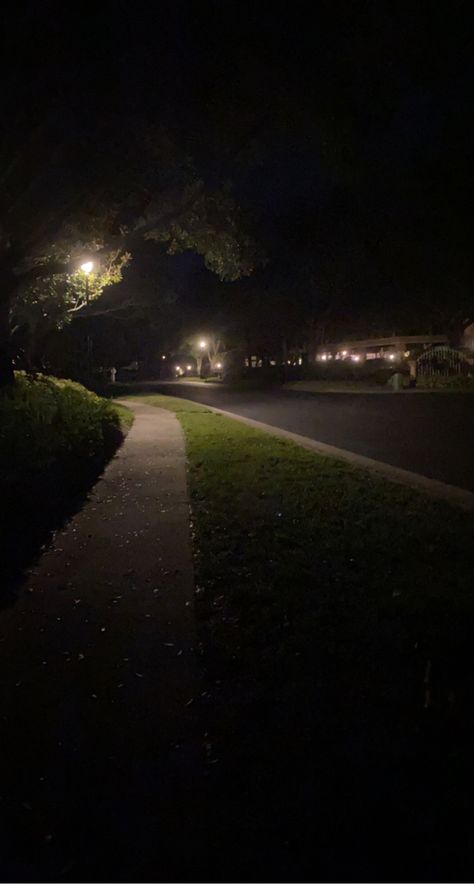 Nature, Late Night Street Aesthetic, Aesthetic Chill Photos, Dark Street Night, Dark Street Aesthetic, Street Lights Aesthetic, Outside Pictures Night, Street Lights At Night, Outside At Night