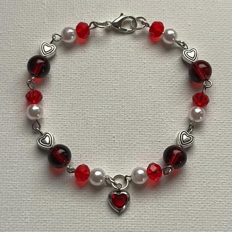 Selling on my instagram: norigazing #handmade #jewelry #bracelet #red #valentine #heart #heartcharm #white #beads #aesthetic #smallbusiness Red And White Beaded Bracelet, Red Bracelet Aesthetic, Diy Bracelets Aesthetic, Bracelet Inspo Beads, Aesthetic Beaded Bracelets, Red Heart Bracelet, Beads Aesthetic, Accessories Y2k, Bracelet Bar