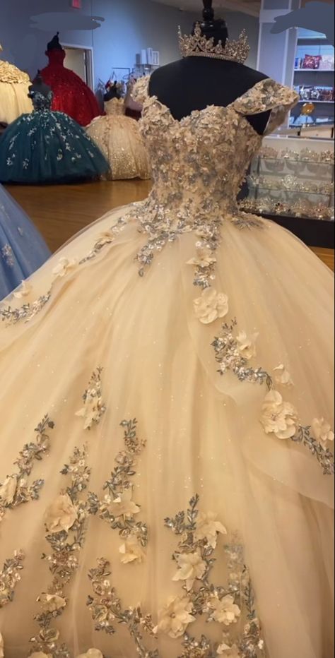 Crystal Quinceanera Dress, Soft Quince Dresses, Cream Colored Quinceanera Dresses, Aesthetic Quince Dresses, Sweet 16 Dresses Champagne, Unique Quinceanera Dresses Sweet 15, Peach Sweet 16 Dresses, Light Quince Dresses, Champane Quinceanera Dresses