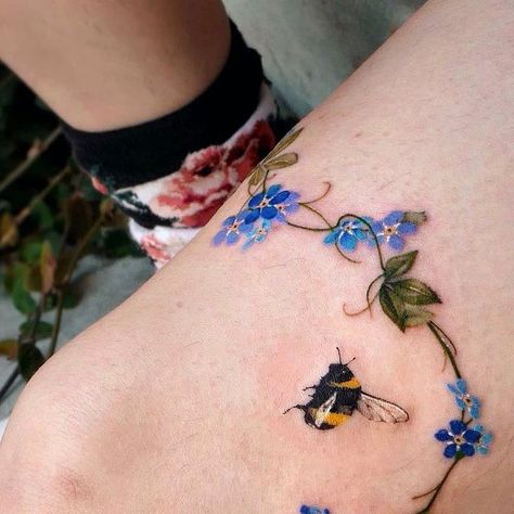 songeun shin on Instagram Sacred Geometry Bee Tattoo, Honey Bee On Flower Tattoo, Honeybee And Flower Tattoo, Bumble Bee Asleep In Flower, Flowers Bee Tattoo, Bumble Bee Tattoo Realistic, Realistic Bumblebee Tattoo, Simple Bee Tattoos For Women, Flowers With Bee Tattoo