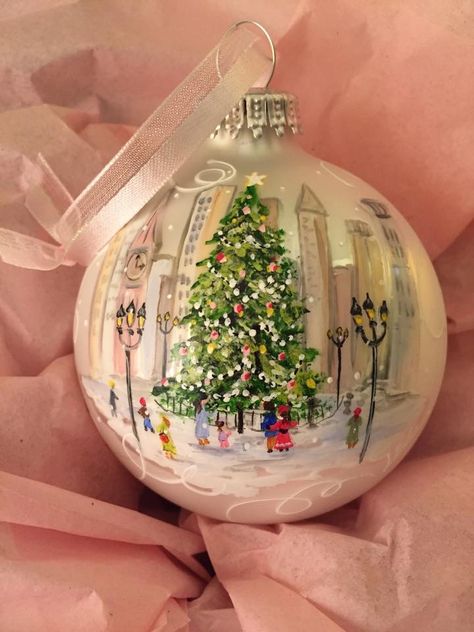 “Oh Christmas Tree” Lesley Erickson-Iverson (fb) Painted Name Ornaments, Handpainted Christmas Bauble, Hand Painted Clear Ornaments, Painted Christmas Baubles Diy, Custom Painted Ornaments, Painted Christmas Balls Diy, Diy Handpainted Ornaments, Christmas Ornaments Handpainted, Christmas Ornament Aesthetic