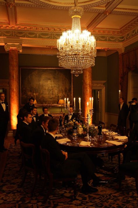 Men's dinner at #Harewood...everything that #England does right...every single time. Bar Deco, Foto Glamour, Gentlemens Club, Gentlemans Club, Dark Academia Aesthetic, The Secret History, Academia Aesthetic, Old Money Aesthetic, The Villain