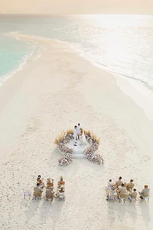Beach Wedding Photography, Maldives Wedding Ceremony, Maldives Elopement, Maldives Wedding, Low Key Wedding, Oceanfront Wedding, Beach Proposal, Friends Image, Golden Beach