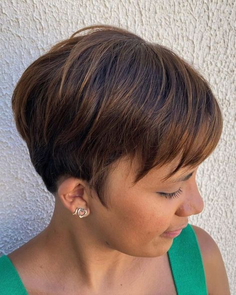 Feminine Undercut, Brown Pixie Hair, Dark Brown Hair With Caramel Highlights, Highlights Brown Hair Short, Brunette Pixie Cut, Pixie Cut With Highlights, Brown Hair With Lowlights, Brown Pixie, Brown Pixie Cut