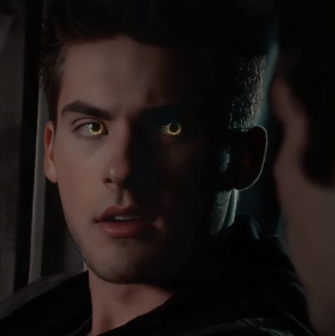 #Icon #TeenWolf Theo Teen Wolf, Theo Aesthetic, Werewolf Eyes, Wolf Wallpapers, Wolf Aesthetic, Teenage Werewolf, Theo Raeken, Wolf Character, Archie Andrews