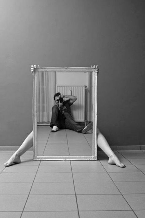 40 Brilliant Self Portrait Photography Ideas And Tips Self Portrait Photography, Mirror Photography, Reflection Photography, Photographie Inspo, Foto Tips, Conceptual Photography, Trik Fotografi, Creative Portraits, Foto Inspiration