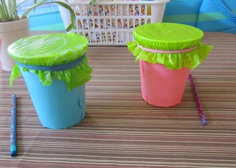 Make a simple drum for preschool fun! I'm using solo cups and waxed paper Preschool Music Theme, Drum Craft, Instrument Craft, Preschool Music Activities, Waxed Paper, Music Camp, Preschool Music, Kids Daycare, Music Crafts