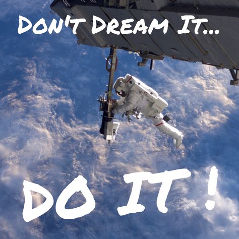 Astronaut Dream Job, Nasa Dream Job, How To Become An Astronaut, Astronaut Motivation, Astronaut Images, Astronomy Wallpaper, Homeschool Astronomy, Model Rocketry, Life In Space