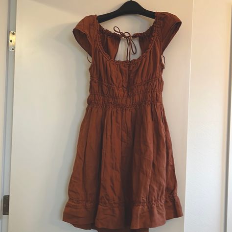 Nwt Bohemian Linen Peasant Dress. Anthropologie Never Worn Ties In Back With Strings Revealing An Open Back Great For Music Festivals! Euro Aesthetic, Granola Fits, Black Tiered Skirt, Peasant Dress Patterns, Green Polka Dot Dress, Style Bundle, 2024 Style, Tunic Shirt Dress, Polka Dot Maxi Dresses