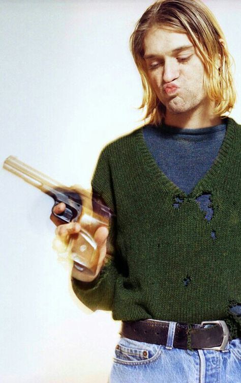 Kurt Cobain. Kurt Cobain In Shorts, Kurt Cobain Style, Nirvana Wallpaper, Curco Vein, Kurt Cobain Photos, Frances Bean Cobain, Donald Cobain, Krist Novoselić, Nirvana Kurt Cobain