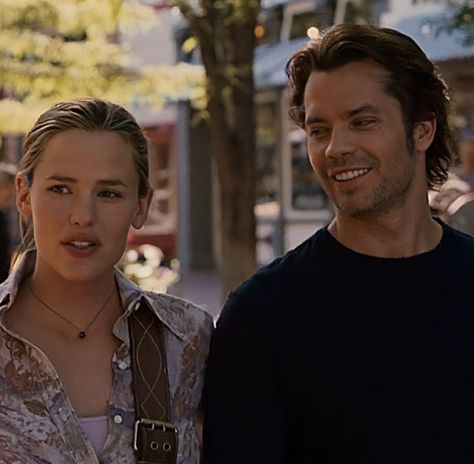 Catch And Release Movie, Romance Movie Scenes, Movie Kisses, Romance Movie, Catch And Release, Timothy Olyphant, Opposites Attract, Jennifer Garner, Romance Movies