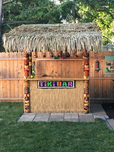 Diy Tiki Bar Sign, Tiki Yard Ideas, Deck Tiki Bar Ideas, Small Tiki Bar Ideas, Diy Outdoor Tiki Bar, Patio Tiki Bar Ideas, Diy Tiki Bar Ideas, Tikki Bar Ideas, Pallet Tiki Bar Ideas Diy