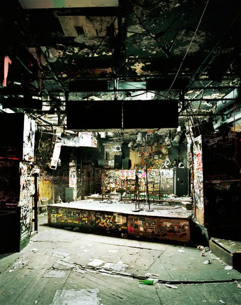 Inside CBGB's New York! New York Underground Aesthetic, Industrial Rock Aesthetic, Punk 90s Aesthetic, 90s Metal Aesthetic, Rock Core Aesthetic, Hardcore Punk Aesthetic, Punk Architecture, 90s Punk Aesthetic, Cbgb New York