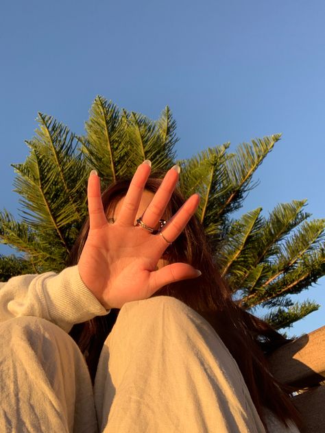 Camera shy, no face picture, no face, golden hour, poses inspiration, pinterest ideas, picture ideas, instagram picture, that girl, beach girl, vibes, summer vibes, cute picture, trees in the background, aesthetic, aesthetically pleasing, aesthetic girl, it girl, that girl. #fashion #aesthetic #cuteoutfit #cutesummeroutfitsforwomen #vanilla #vanillagirlaesthetic #aestheticoutfit #aestheticphotos #pinterestinspired #pinterestgirl #vibes No Face Photography Aesthetic, Aesthetic Outfit Pictures No Face, Poses No Face Ideas, Simple Photo Ideas For Instagram, Aesthetic Insta Posts No Face, Aesthetic Self Pictures, Summer No Face Photos, Shy Girl Posing Ideas, People Aesthetic Pictures