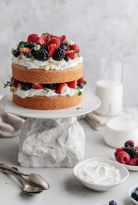 Berries and Almond Cake - Yoga of Cooking Vegan White Chocolate, Berry Cake, Popular Desserts, Gluten Free Cake, Peanut Butter Brownies, Almond Cake, Chocolate Tart, Almond Cakes, Round Cake Pans