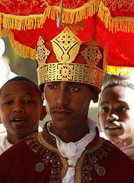 King Of Nubia- Nubia practices male only inheritance. The king of Nubia rules one of the mightiest realms. With an enormous army and navy along with nearly limitless gold-Nubia held off Kushite invasion and is an established power in the realms. The king rules the nation,military and government. Ethiopian People, Ethiopian Orthodox, Ancient Africa, Black Royalty, Horn Of Africa, African Royalty, Body Adornment, African People, Art Africain