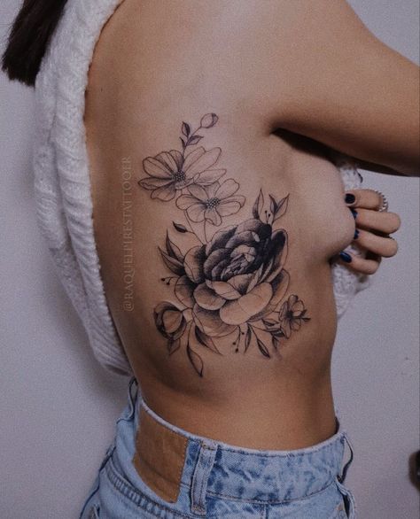 Side Rib Tattoo Flower, Side Tattoo Cover Up Ideas Rib Cage, Rib Cage Flower Tattoos For Women, Side Tattoos Women Cover Up, Side Tattoos Women Ribs Cover Up, Side Floral Tattoo, Hip Side Tattoos Women, Floral Rib Cage Tattoo, Side Of Back Tattoo Women