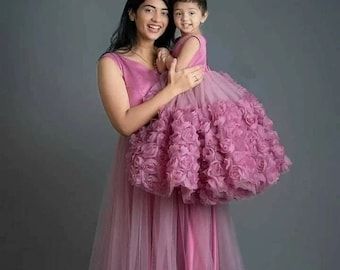 Mom Daughter Matching Outfits, Mommy Daughter Dresses, Mom Daughter Matching Dresses, Mom And Baby Dresses, Mom Daughter Outfits, Mother Daughter Fashion, Mother Daughter Matching Outfits, Mother Daughter Dresses Matching, Mom And Daughter Matching
