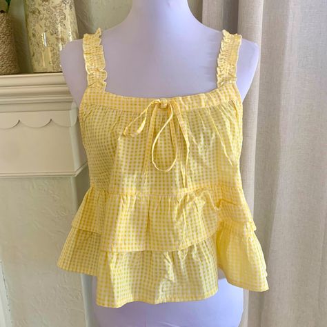 Cute Summer Blouses, Free Sewing Patterns For Women Tops Blouses, Yellow Dress Outfit Casual, Red Floral Top, Yellow Clothes, Summer Suit, Simple Gowns, Frock Fashion, Stylish Short Dresses