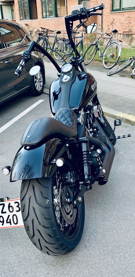 #harleydavidsonsoftailcustom Custom Harley Davidson Street Glide, Dyna Street Bob Custom, Harley Dyna Street Bob, Harley Davidson Street Bob Custom, Dyna Wide Glide Custom, Custom Street Bob, Custom Dyna, Street Bob Custom, Harley Super Glide