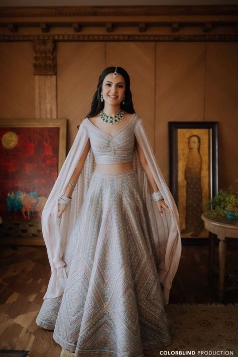 Orang India, Engagement Dress For Bride, Pengantin India, Indian Bridesmaid Dresses, Simple Lehenga, Trendy Outfits Indian, Latest Bridal Lehenga, Indian Bridesmaid, Lehenga Designs Simple